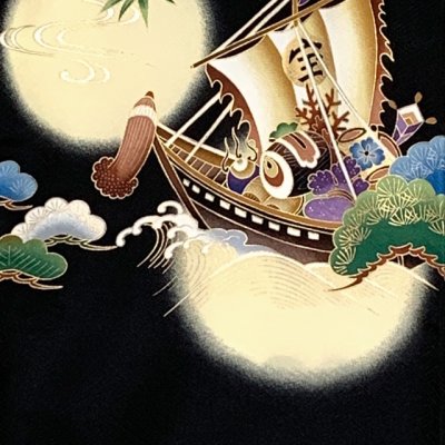 画像4: お宮参り 男の子 着物 赤ちゃんのお祝い着 (初着 産着) 正絹【黒地、兜と宝船】