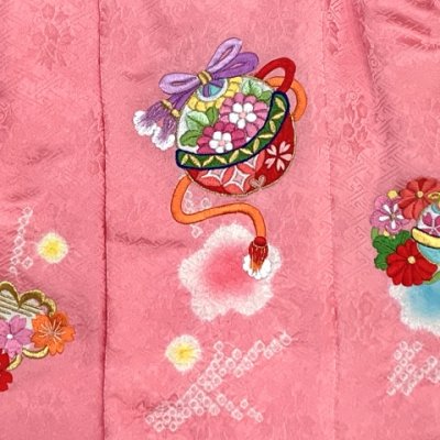 画像5: 被布コート ３歳女の子用 日本製 正絹 本絞り 刺繍柄の高級被布コート(単品)【ピンク、鈴】