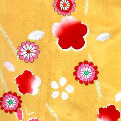 画像6: 七五三 着物 3歳 女の子 正絹 絵羽柄 本絞り 総刺繍 三ツ身の子供着物 着物のみ【黄色、梅と蝶】