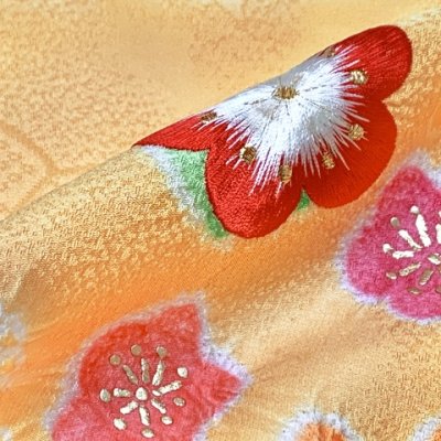 画像4: 七五三 着物 3歳 女の子 フルセット 正絹 本絞り　刺繍柄 三つ身の絵羽着物 小寸結び帯・小物セット【黄色、辻が花風】