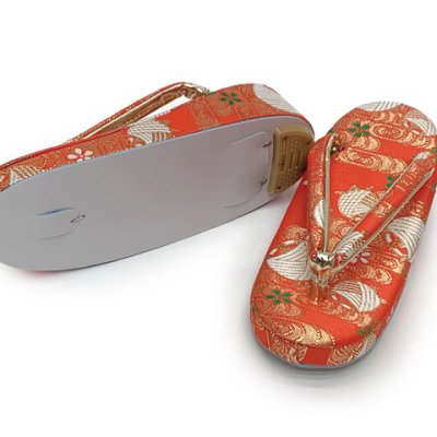 画像3: 子供草履 七五三 京都西陣 3歳 7歳 女の子 金襴生地 草履 16.5cm/18.0cm/21.0cm【朱赤、糸巻と観世水】