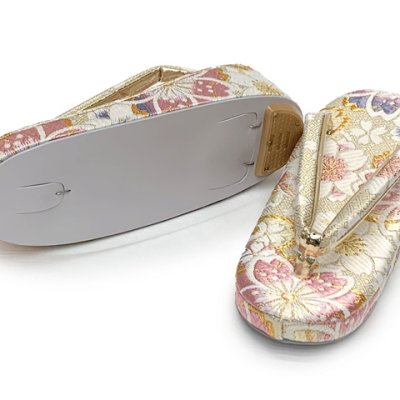 画像3: 子供草履 七五三 京都西陣 3歳 7歳 女の子 金襴生地 草履 16.5cm/18.0cm/21.0cm【白金系、桜】