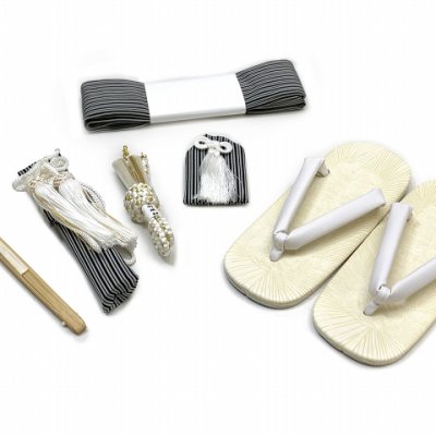 画像5: 七五三 5歳 男の子 高級 縞袴セット 桐箱入り  正絹 袴（紐下60cm) 羽織紐 他小物 7点セット【黒x灰、縞】