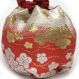 画像2: 七五三 巾着 京都西陣 高級 子供巾着 子供着物や袴に 金襴生地 化粧箱入り【白系ｘ赤系、梅】 (2)