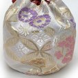 画像2: 七五三 巾着 京都西陣 高級 子供巾着 子供着物や袴に 金襴生地 化粧箱入り【白銀系、七宝に菊】 (2)