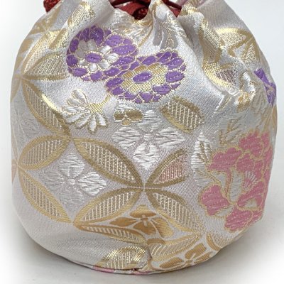 画像2: 七五三 巾着 京都西陣 高級 子供巾着 子供着物や袴に 金襴生地 化粧箱入り【白銀系、七宝に菊】
