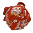 画像4: 七五三 ３歳 女の子用 金襴生地子供草履(18cm) こども巾着セット【赤、桜と鞠】