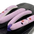 画像2: レディース下駄 浴衣向け  黒焼の桐下駄 ハイヒールタイプ フリーサイズ 刺繍鼻緒【紫、小花】 (2)