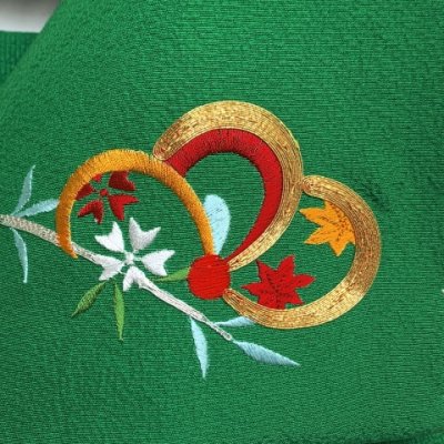 画像3: ≪アウトレット 美品≫七五三 結び帯 正絹 ちりめん生地 刺繍柄作り帯 中寸 数え7歳 5歳【緑、ねじ梅と柳】