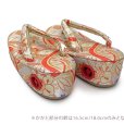 画像9: 七五三 子供草履＆巾着 2点セット 高級 京都西陣 3歳 7歳 女の子  草履 16.5cm/18.0cm/21.0cm【白系、よろけ格子に牡丹】