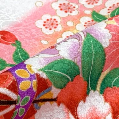 画像7: 七五三 着物 7歳 女の子 合繊 絵羽柄の子供振袖 四つ身の着物 ※襦袢付き 【白地、鞠と八重桜】