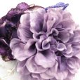 画像2: 成人式・卒業式に　“Sumika”プロ仕様のオリジナル花髪飾り【濃淡紫、アネモネにパールフォール】 (2)