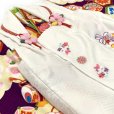 画像4: 七五三 3歳女の子の着物セット 式部浪漫ブランド 被布コートセット（合繊）【白x紫、雲】 (4)