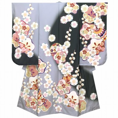 画像2: 七五三 着物 7歳 女の子 式部浪漫ブランド 絵羽柄の着物 四つ身 子供振袖  合繊 襦袢付き【グレー系、梅】