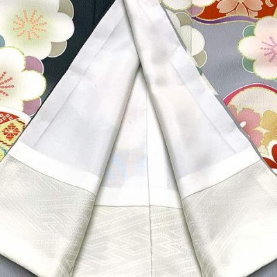 画像9: 七五三 着物 7歳 女の子 式部浪漫ブランド 絵羽柄の着物 四つ身 子供振袖  合繊 襦袢付き【グレー系、梅】