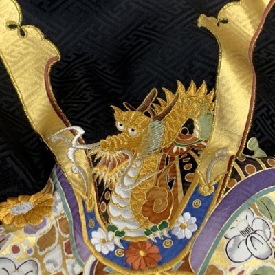 画像5: お宮参り 男の子 着物 正絹  赤ちゃんのお祝い着 (初着 産着） 熨斗目 襦袢付き【黒地、兜と虎】