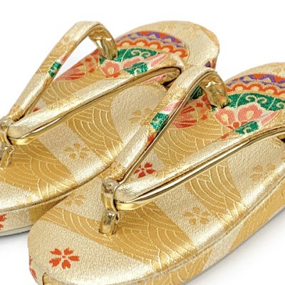 画像2: 七五三 草履 巾着セット 7歳 女の子 子供ぞうりきんちゃく 2点セット 草履 21.0cm【ゴールド、青海波に鞠】
