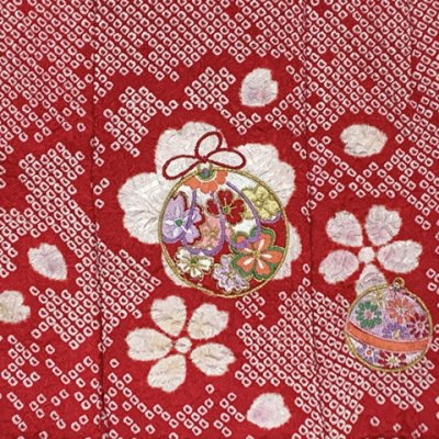 画像3: 被布コート ３歳女の子用 正絹 総絞り・刺繍柄の 被布コート(単品)【赤、鞠と鈴】