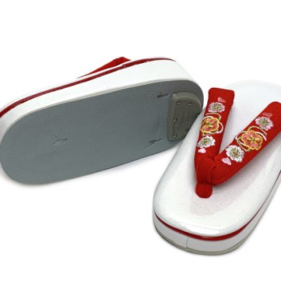 画像8: 七五三 三歳 女の子 被布セット 正絹被布コート 草履 巾着 足袋 4点コーデセット【赤、梅】