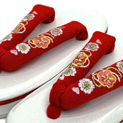 画像7: 七五三 三歳 女の子 被布セット 正絹被布コート 草履 巾着 足袋 4点コーデセット【赤、梅桜】