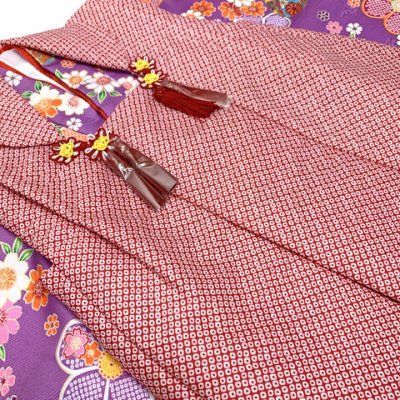 画像5: 七五三 着物 3歳 女の子 フルセット 古典柄の着物 鹿の子柄の被布コートセット【赤鹿の子ｘ紫古典柄】