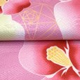 画像3: 卒業式 袴セット 女性用 二尺袖の着物(小振袖 ショート丈)と刺繍袴のセット【黄緑ｘピンク、椿】 (3)