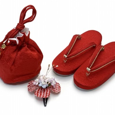 画像9: ≪１点限り！ オリジナル・コーディネートセット≫七五三 3歳 着物 セット 女の子 被布セット 女の子 正絹 本絞り 刺繍柄の被布コート・着物 フルセット【ピンクｘ赤、鈴】