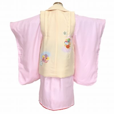 画像3: ≪１点限り！ オリジナル・コーディネートセット≫七五三 3歳 着物 セット 女の子 被布セット 正絹 友禅柄被布コート・着物 フルセット【クリーム色ｘピンク、ねじり梅に宝】