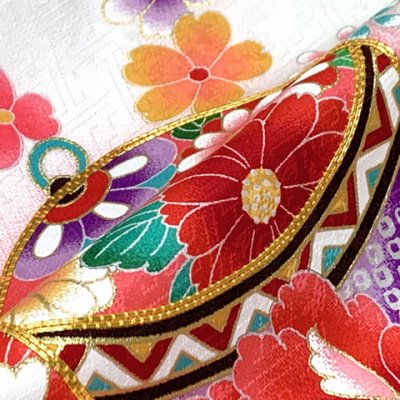 画像6: 七五三 7歳 着物 女の子用 日本製 正絹 絵羽付け 金駒刺繍 四つ身の着物【白系、花衣】