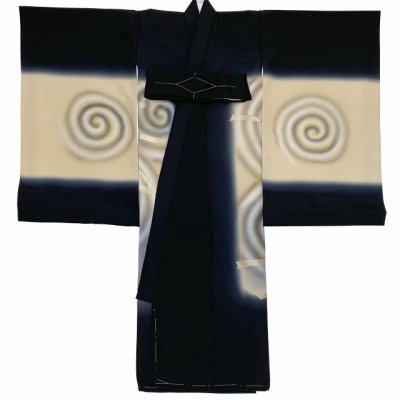 画像2: お宮参り 着物 男の子 正絹 刺繍柄 高級祝い着 日本製 赤ちゃん お祝い着 初着 産着 襦袢付き【黒地、渦龍柄】