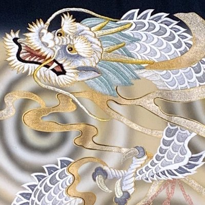 画像3: お宮参り 着物 男の子 正絹 刺繍柄 高級祝い着 日本製 赤ちゃん お祝い着 初着 産着 襦袢付き【黒地、渦龍柄】