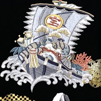 画像4: お宮参り 男の子 着物 正絹 刺繍柄 日本製 赤ちゃんのお祝い着 初着 産着 襦袢付き【黒地、宝船と富士】