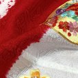 画像7: 七五三 7歳 女の子用 日本製 正絹 本絞り 刺繍入り 絵羽付け 四つ身の着物【赤、鈴と花輪】 (7)