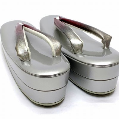 画像6: 草履バッグセット 振袖用 型押し加工のバッグと2枚芯の草履(ヒール６．５cm) フリーサイズ【赤紫系ｘ銀、牡丹と桜】