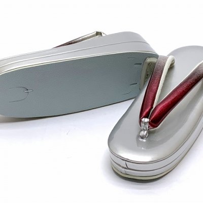 画像7: 草履バッグセット 振袖用 型押し加工のバッグと2枚芯の草履(ヒール６．５cm) フリーサイズ【赤紫系ｘ銀、牡丹と桜】