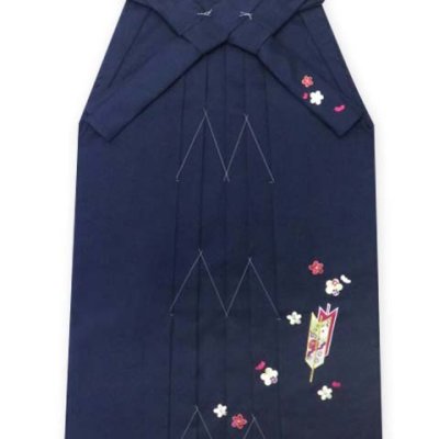 画像2: 卒業式 小学生向け ジュニアサイズの女の子用刺繍入り袴(140サイズ)【紺、矢絣と梅】