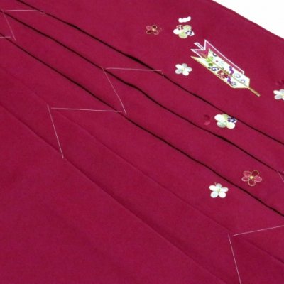 画像4: 卒業式 小学生向け ジュニアサイズの女の子用刺繍入り袴(140サイズ)【ローズ、矢絣と梅】