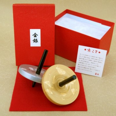 画像4: お正月の飾りに 京都の伝統工芸 匠の手作り*京こま*大(箱入り)【金銀】2個セット