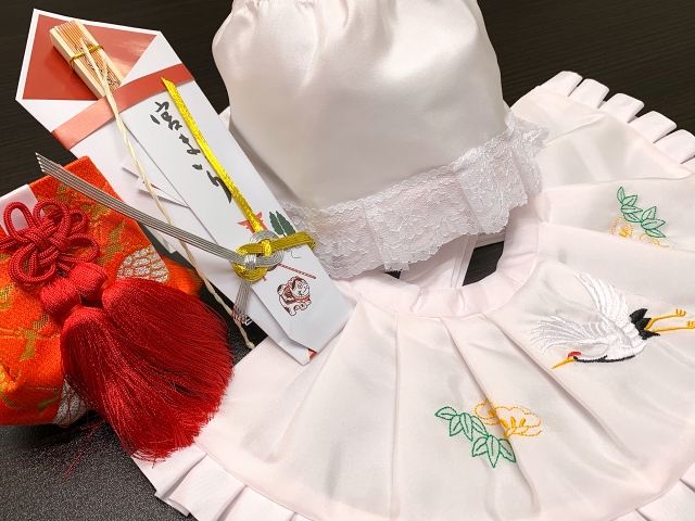 お宮参り 女の子 赤ちゃん用 日本製 正絹 よだれかけ 帽子 小物 ４点セット【薄ピンク、鶴】