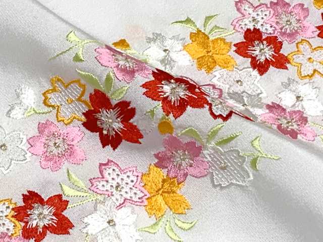 半衿 子供用 正絹 華やかな刺繍入りの半襟【白地、桜】