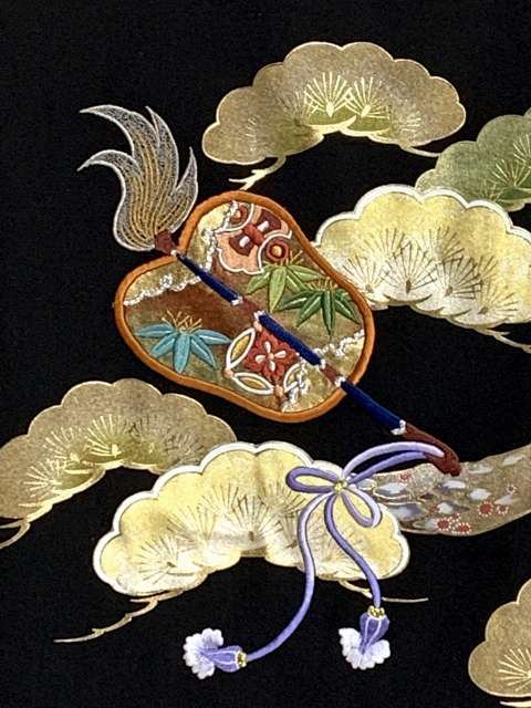 お宮参り 男の子 着物 正絹 刺繍柄 日本製 赤ちゃんのお祝い着 （初着 産着） 襦袢付き【黒地、兜と帷子】