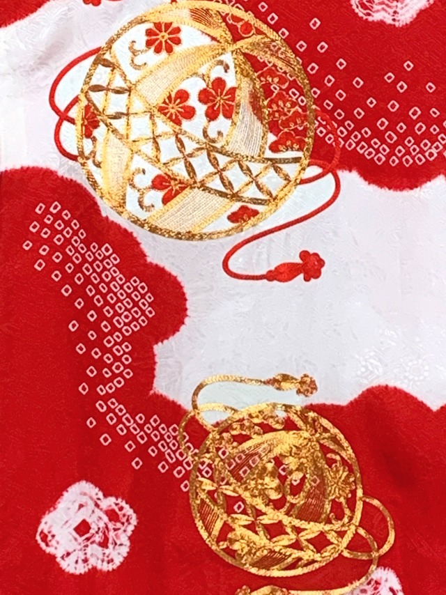 お宮参り 女の子 着物 金銀糸刺繍 本絞り 赤ちゃんのお祝い着 産着 初着 (正絹)【紅白、鞠】