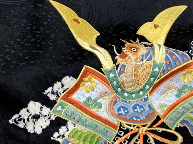 お宮参り 男の子 着物 正絹 本絞り 総刺繍 金駒刺繍 赤ちゃんのお祝い着 初着 産着【黒地、鷹と松】