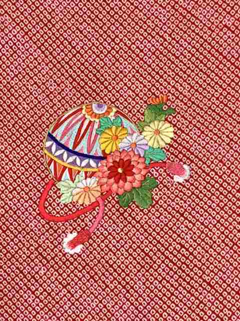 七五三 7歳 女の子用 日本製 正絹 総絞り 刺繍入り 絵羽付け 四つ身の着物【赤鹿の子、鞠】