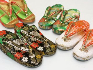 女の子の草履50足と男の子の雪駄単品を追加しました。