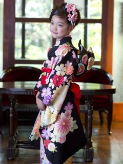 2016年新作 “紅一点” 7歳女の子の着物フルセットを追加しました。
