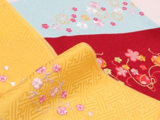 七五三の着物に　かわいい刺繍入りの半衿を15点追加しました。