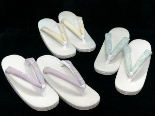 夏向けの亜麻生地の草履を10点追加しました。