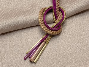 画像2: 振袖用 帯揚げ 帯締め ポリエステルふくれ生地の帯揚げ パールビーズ飾りの振袖用帯〆 セット【ミルクティーブラウン】 (2)