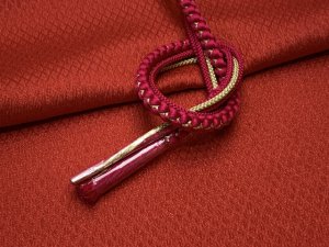 画像2: 振袖用 帯揚げ 帯締め ポリエステルふくれ生地の帯揚げ パールビーズ飾りの振袖用帯〆 セット【レッド系】 (2)